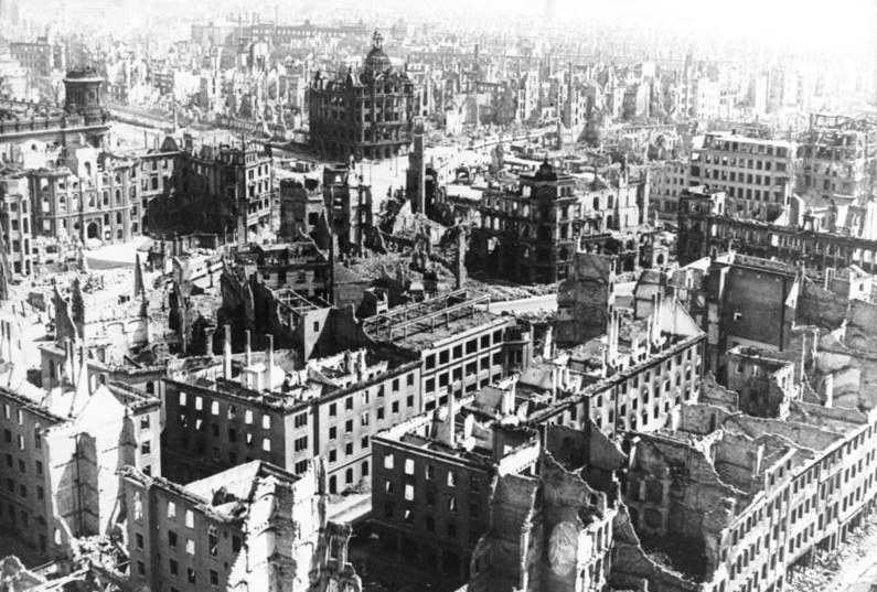 Dresden 1945: Tod aus  der Luft
